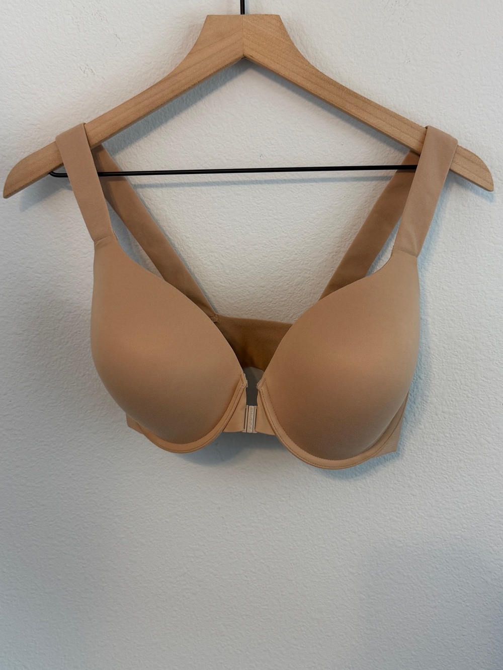 SPANX Nude Front-Closure Smooth Plunge Bra